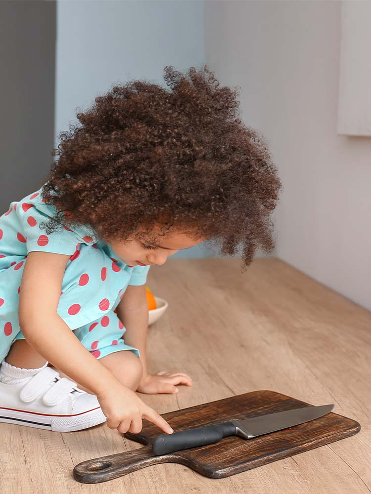 baby playing with the knife